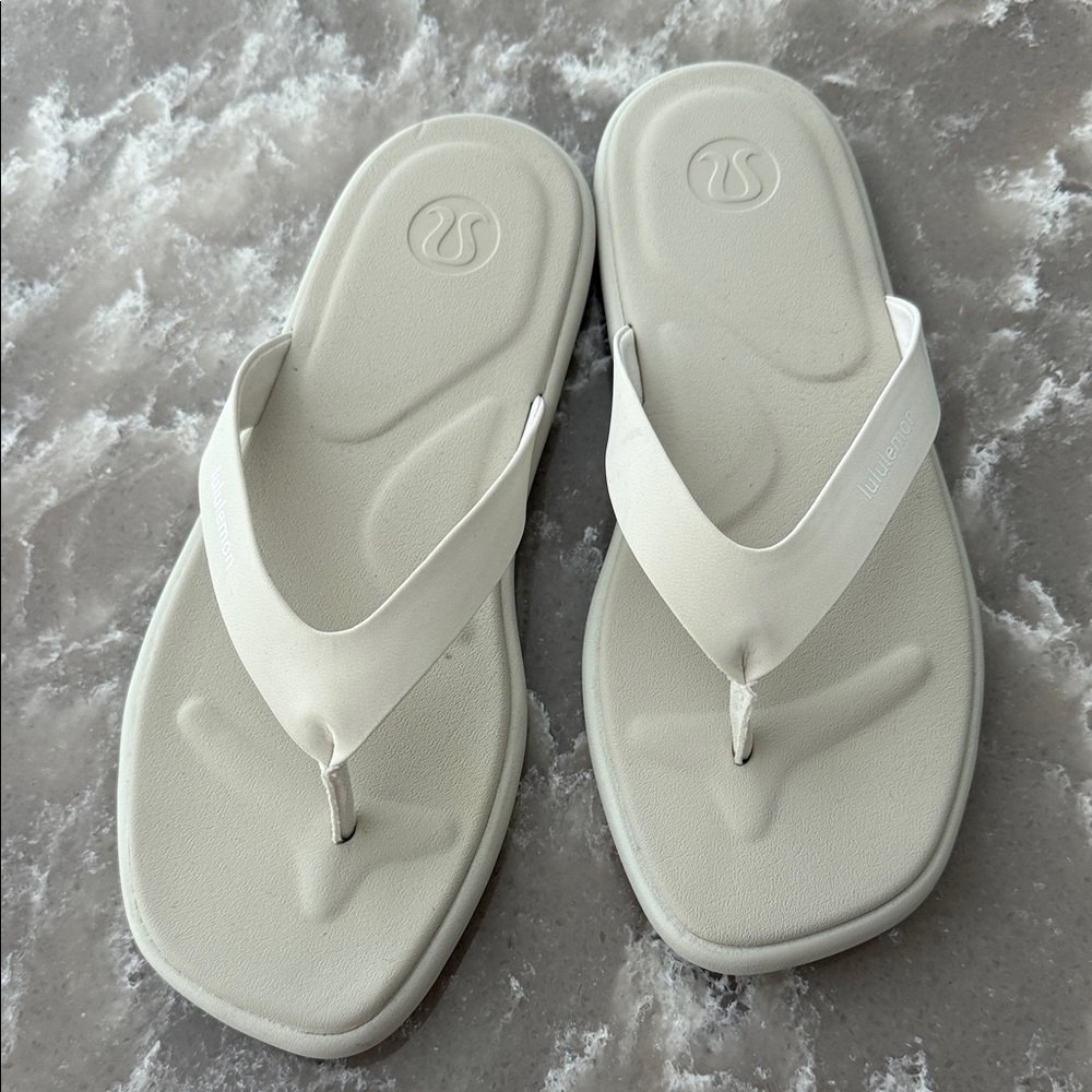 NWOT Lululemon Athletica Rest Feel Sandals